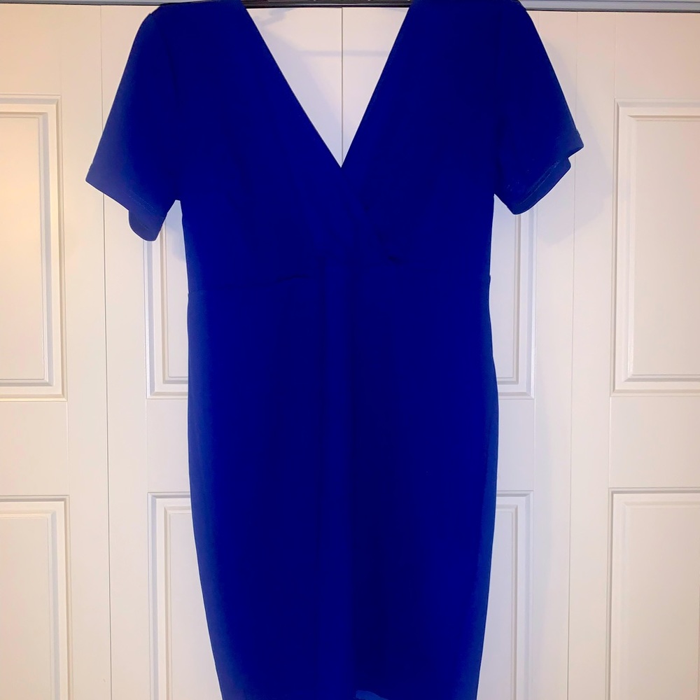 Sheek blue bodycon dress. 💙